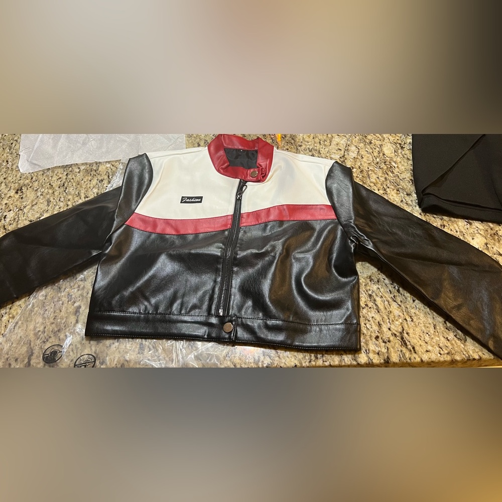 Women’s cropped bomber leather jacket